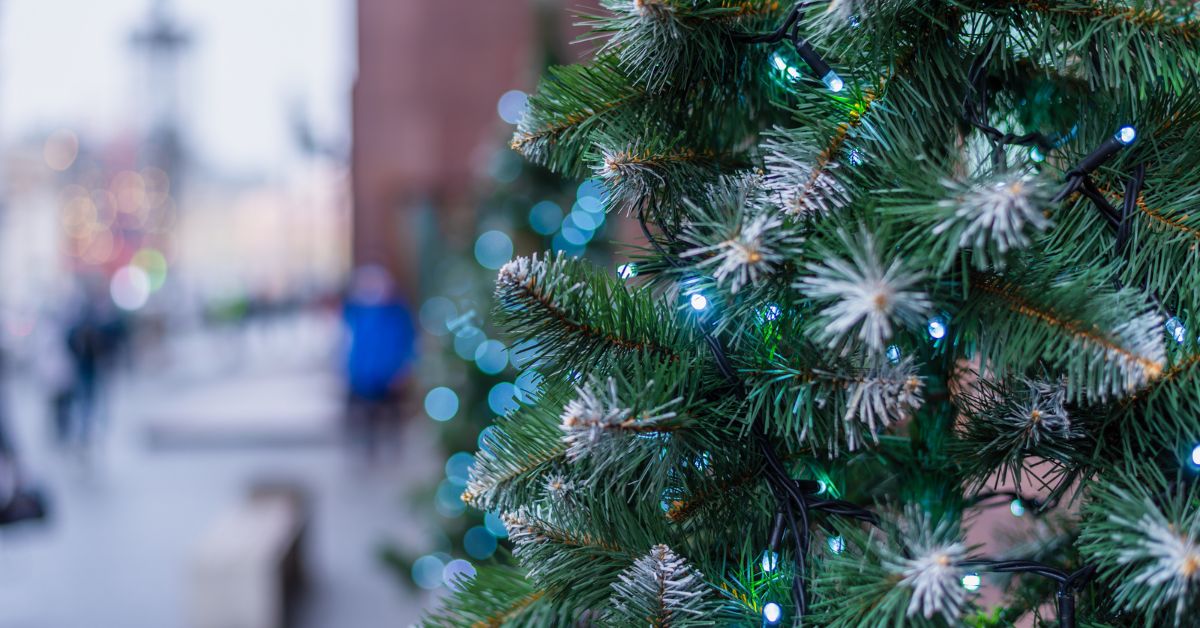 Kunstigt juletræ med lys Kunstigt juletræ med lys